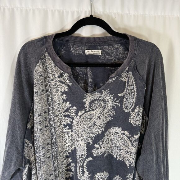 We the Free Blouse Women's Medium Grey Paisley High Low Vneck Long Sleeve - Picture 2 of 13